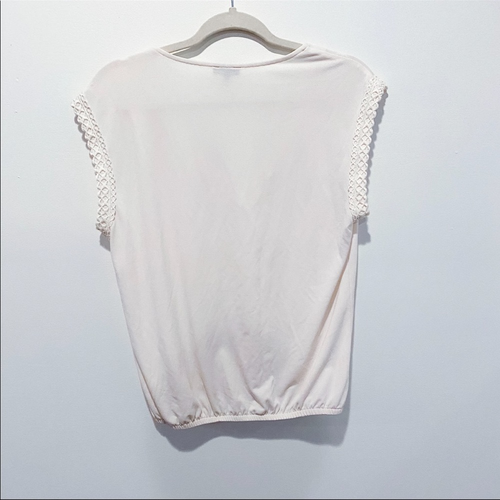 White blouse - Picture 4 of 4